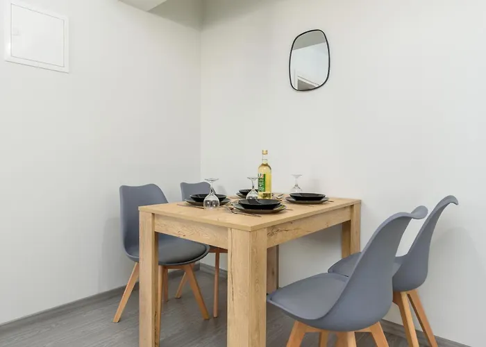 2-br By Finikoudes Apartment