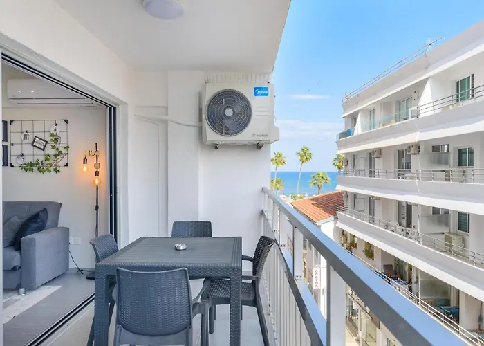 Apartment 2-br By Finikoudes Larnaka