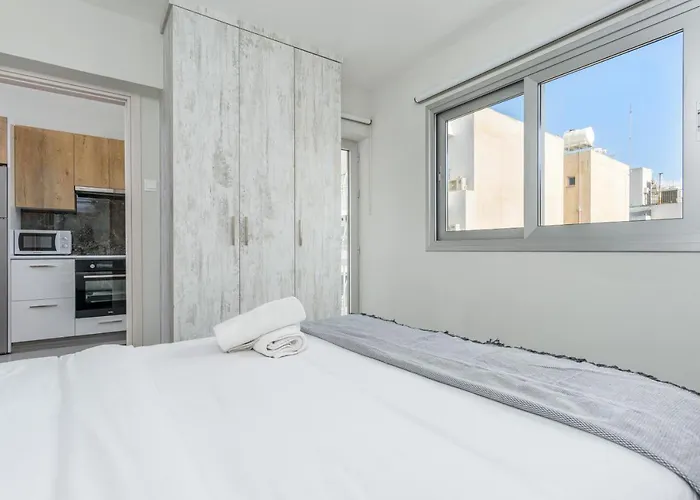 2-br By Finikoudes Apartment Larnaka