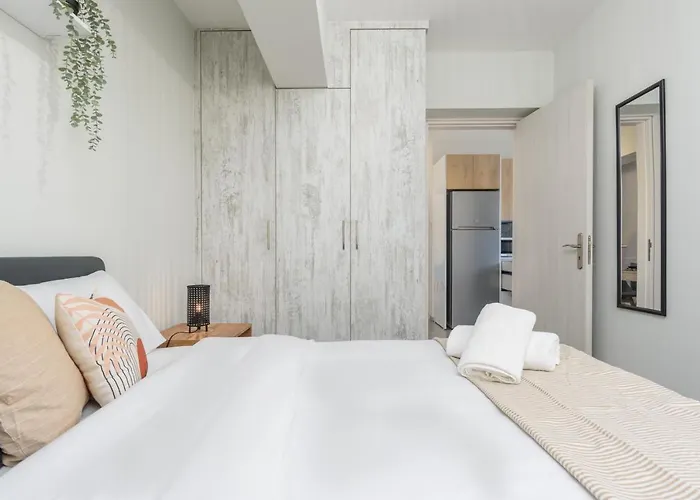 2-br By Finikoudes Apartment Larnaka