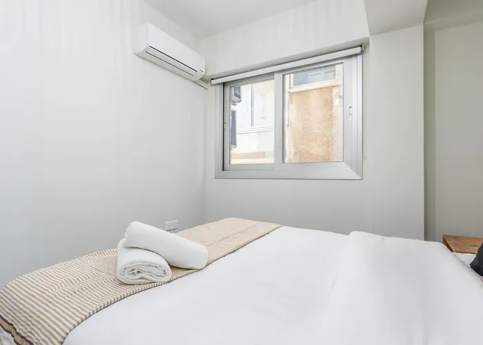 2-br By Finikoudes Apartment