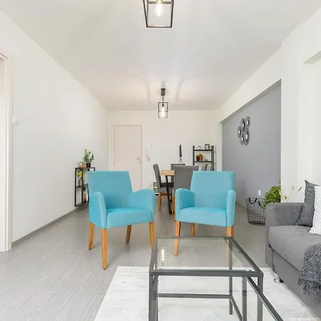 2-br By Finikoudes Apartment