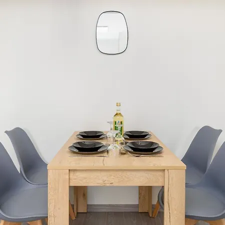 2-br By Finikoudes