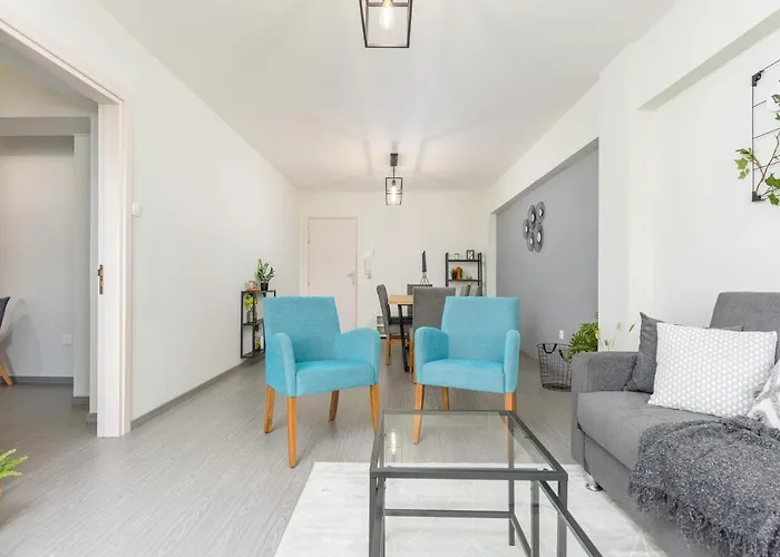 2-br By Finikoudes Apartmán